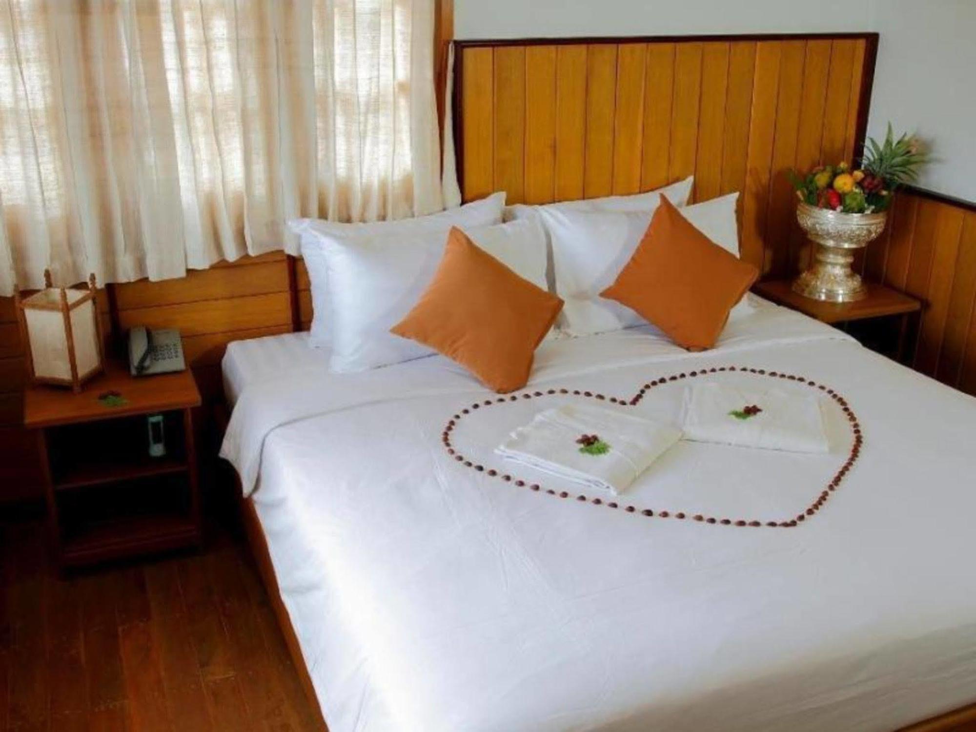 Inle Lotus Hotel Nyaung Shwe Exterior foto